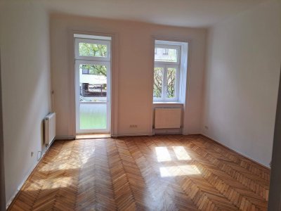 Generalsanierte 2,5-Zimmer Erdgeschosswohnung mit Vorgarten zur Alleinnutzung