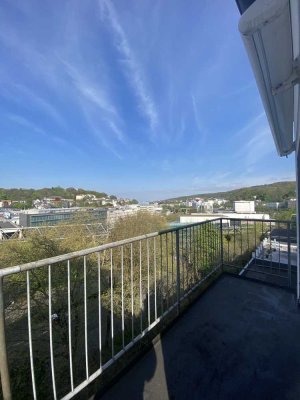 Gemütliche Zwei Zimmer Wohnung mit Balkon und EBK in sehr guter Lage