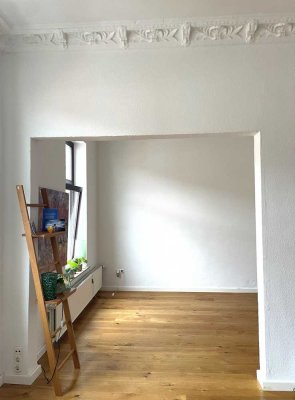 Altbauschmuckstück mit Stuckdecke und Option auf bis zu 4 Zimmer