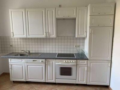 Neues ZUHAUSE mit Tageslichtbad, Einbauküche & Stellplatz in Ebersdorf