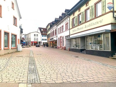 Juwel mitten in Schopfheim! 
1 Laden, 2 Wohnungen, Stellplätze 
im Innenhof, Zugang zum Bach!
