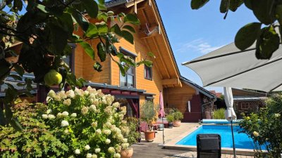 Bezauberndes Niedrigenergie-Holzhaus mit Pool