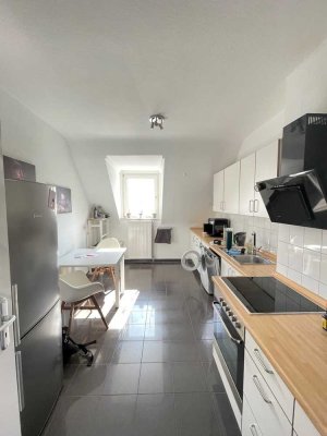 Südstadt, moderne & helle DG-Whg mit gr. Dachfenstern, EBK