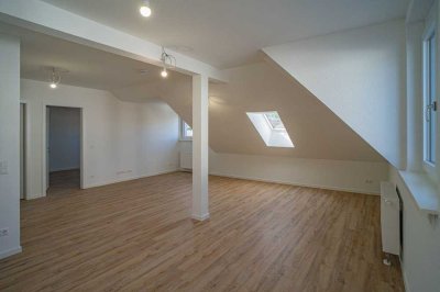 Helle 2-Zimmer-Dachgeschosswohnung mit modernem Charme!