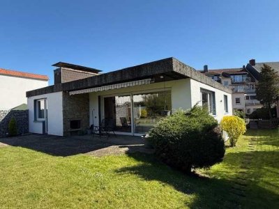 Traumhafter Bungalow mit Gartenoase und solide vermieteten Wohn- und Geschäftshaus!!!
