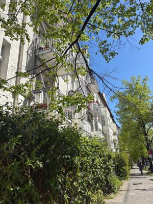 Ruhige Altbauwohnung mit Balkon – attraktive Kapitalanlage in Berlin-Weißensee (provisionsfrei)