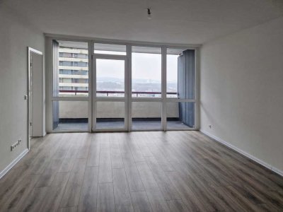 Schön renovierte, zentrale 2-Zimmer-Wohnung mit Balkon