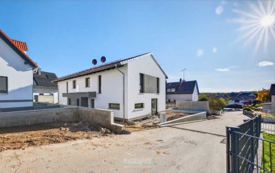 Hochwertige Neubau-Doppelhaushälfte KfW40 – Ihr neues Zuhause in Thalmassing!