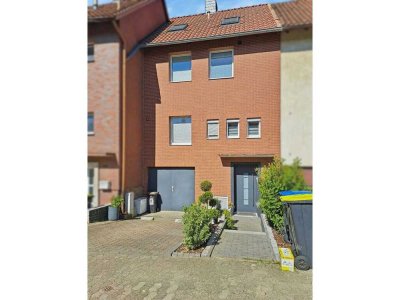 Langenhagen: Energetisch saniertes und geräumiges 7-Zimmer-Reihenmittelhaus