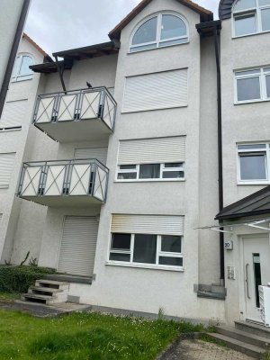 Möblierte Wohnung mit Balkon, Stellplatz & Einbauküche – Ruhige Lage mit guter Anbindung