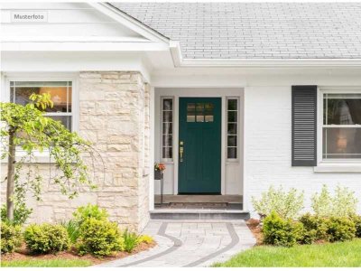 Provi frei Zweifamilienhaus mit Garage in 36100 Petersberg -