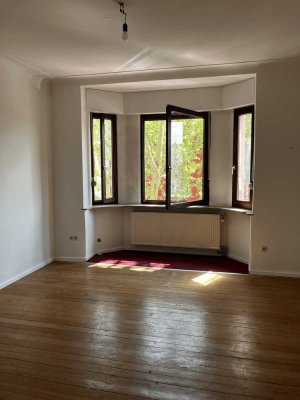 Lichtdurchflutete Wohnung mit Potential in guter Lage in Pforzheim
