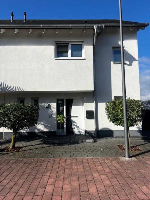 Schöne Doppelhaushälfte mit gehobener Innenausstattung im Neubaugebiet von Bürstadt