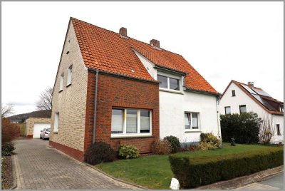 Einfamilienhaus mit Einliegerwohnung
in ruhiger Lage