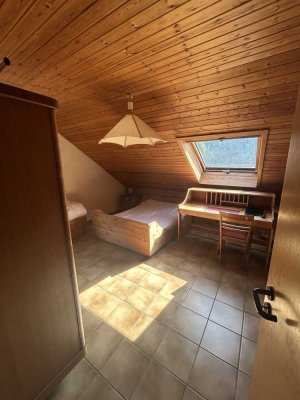 Geschmackvolle, gepflegte 4-Raum-DG-Wohnung mit Balkon und EBK in Wachtberg