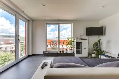 Freundliche 2-Zimmer-Dachgeschosswohnung mit Balkon und Einbauküche in Morscheid