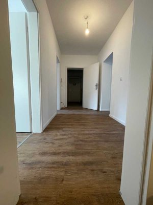 Pracht Immobilien- Neu renovierte 3 ZKDB im Herzen der Stadt