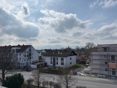 RESERVIERT: Schicke 2,5 Zimmer Wohnung in Rosenheim: Balkon mit Bergblick, Tiefgaragenstellplatz