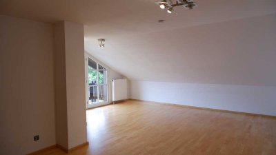 Stilvolle 1,5-Zimmer-DG-Wohnung mit Einbauküche und Balkon in Oberhaching