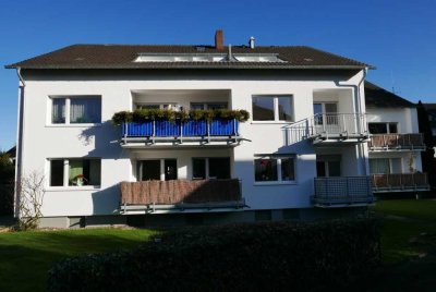 Sanierte 3-Zimmer-Dachgeschosswohnung mit Balkon und EBK in Bonn