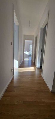 Sehr schöne 3-Zimmerwohnung im 1. OG mit Balkon!