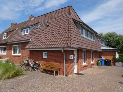 Vierfamiliendoppelhaushälfte mit 2 Dauerwohnungen und 2 FeWo
