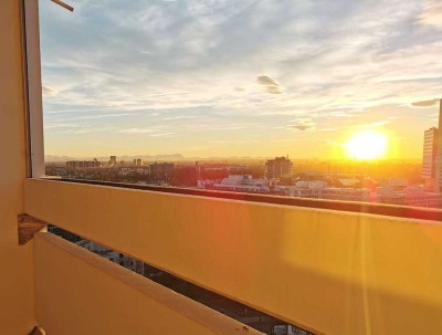 Die Sunset-Suite. Auf höchstem Niveau über Münchens Dächern. Mit Weitblick, Sauna & Pool.