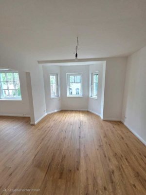 Kernsanierte 4-Zimmer-Wohnung in stilvollem 3-Parteien-Altbau am Bunten Garten