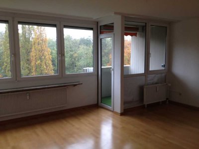 Exklusive, gepflegte Senioren-Wohnung mit 2 Balkonen und EBK in Aachen-Laurensberg