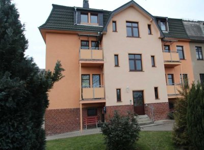 Hübsche 2-Raum-Wohnung mit Einbauküche, Balkon und Blick in Richtung Augustusburg
