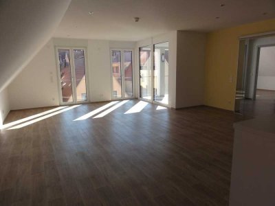 sehr schöne, zentral gelegene teilmöbilierte Maisonettewohnung