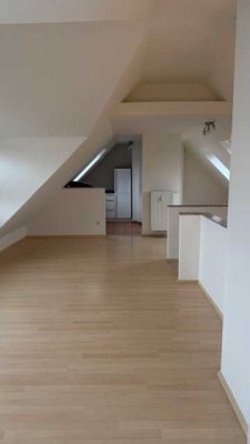 Helle  Masionette Wohnung mit Balkon in Köln-Holweide