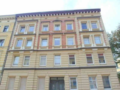 Ab Juni 2026: Kleine Singlewohnung mit Balkon (Hofseite), einfacher Einbauküche, Laminat & Badewanne