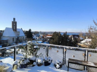 Möblierte 2-Zimmer-Dachgeschosswohnung mit sonnigem Balkon und Blick auf den Cospudener See
