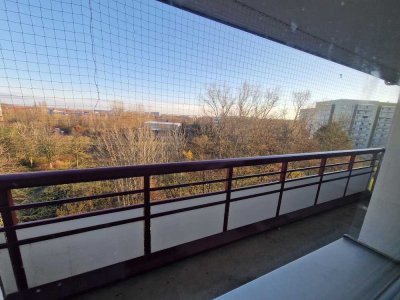 **WOHLFÜHLOASE**3-Zimmer-Wohnung // Balkon // DG // Bad mit Wanne // ab sofort