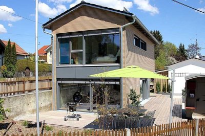 Ein Meisterwerk der ökologischen Baukunst –
Ihr Traumhaus in einzigartiger Holzständerbauweise