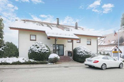 Ruhe und Aussicht garantiert! 
Stilvolle 3,5-Zimmer-DG-Wohnung mit Kamin und Garage!