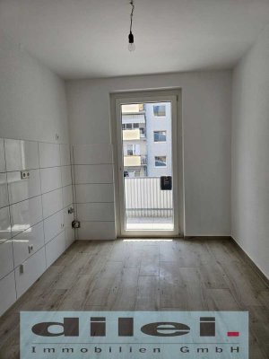 **PF-Pflügerstr.**gemütliche 3-Zi.-Wohnung mit EBK und Balkon**