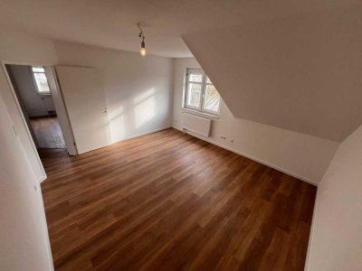Sofort einziehen-frisch renovierte Dachgeschosswohnung