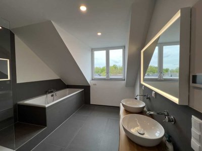 Luxuriöses Dachgeschoss Apartment - voll klimatisiert, mit Einbauküche, in charmantem Altbau