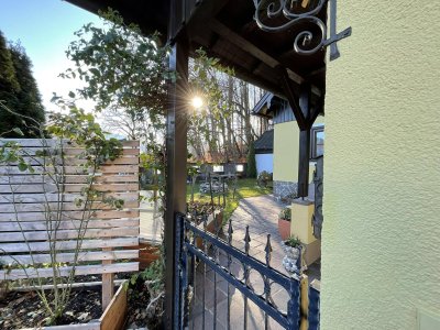 RARITÄT: Schmuckes Einfamilienhaus mit Werkstatt und Garage am Grünland und Wald