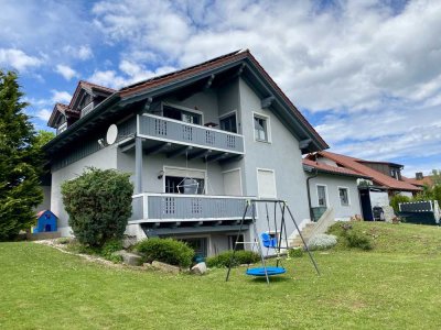 Zweifamilienhaus mit Einliegerwohnung, PV-Anlage & großem Garten