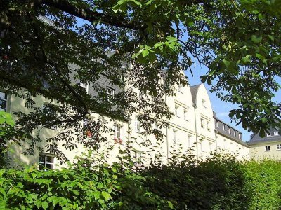 Schöne 2-Zimmer-Wohnung mit Dusche im Siedlungshaus