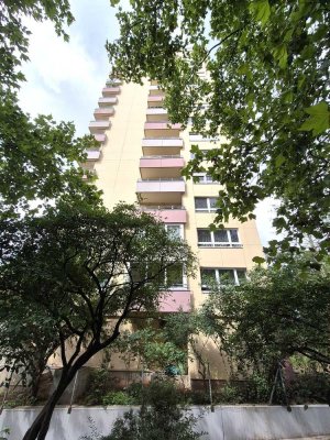 Solide 2 Zi.-ETW mit Balkon + eigenem TG-Platz