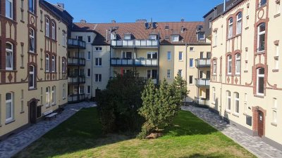 sanierte 2-Zi-Whg.mit Balkon i.6-Part.-Haus