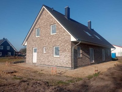 Hochwertiger Neubau, fast fertig!
Doppelhaushälfte in Averlak