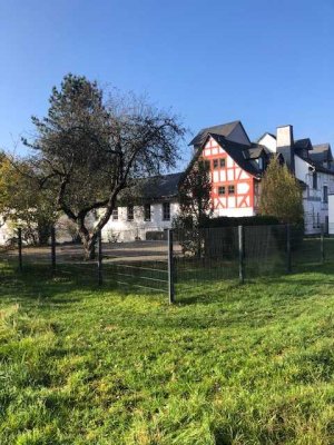 Wohnen im Grünen Ehringshausen/ Kölschhausen-induvidielle 3-Z-DG-Whg mit Einbauküche ab 01.09.25