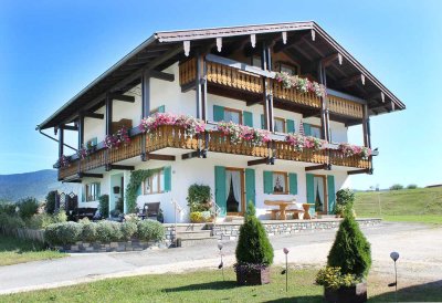 Sehr Gepflegtes 230 m2 großes 3-Familienhaus mit sonnigen Garten in Inzell