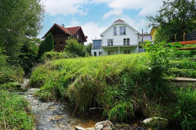 Domizil am Bach: Erstbezug nach Generalsanierung - Nur 25 Autominuten vom P+R Hütteldorf