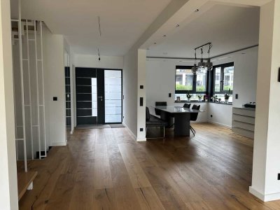 Neuwertiges Haus mit sechs Zimmern und EBK in Dortmund